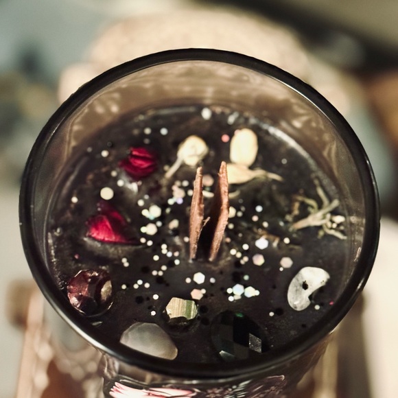 Capricorn Zodiac Crystal Candle - Picture 4 of 10